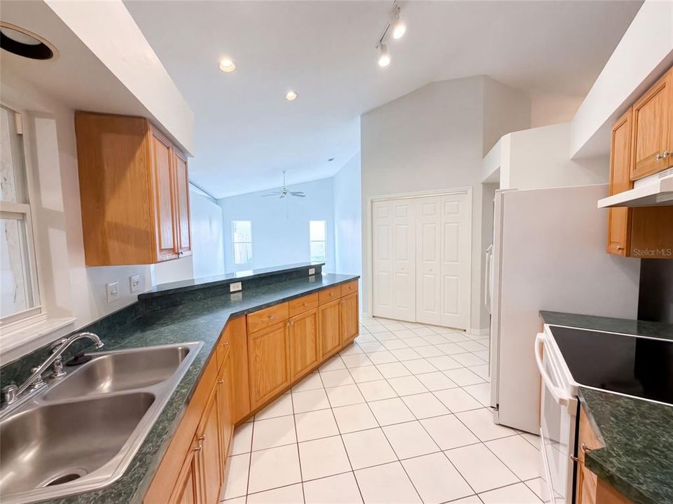 En Venta: $380,000 (3 camas, 2 baños, 1810 Pies cuadrados)