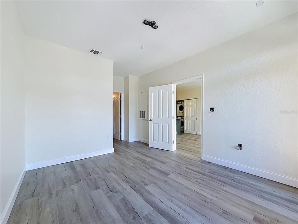 For Sale: $294,900 (2 beds, 2 baths, 968 Square Feet)