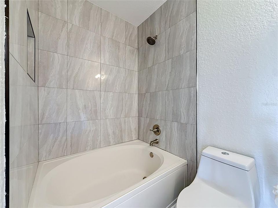 For Sale: $294,900 (2 beds, 2 baths, 968 Square Feet)