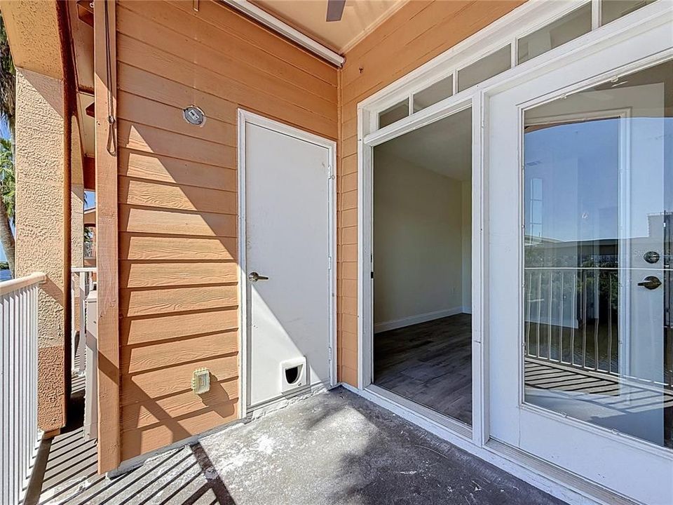 For Sale: $294,900 (2 beds, 2 baths, 968 Square Feet)
