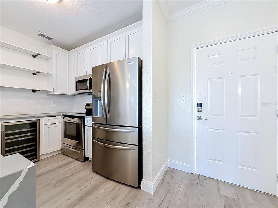 For Sale: $294,900 (2 beds, 2 baths, 968 Square Feet)