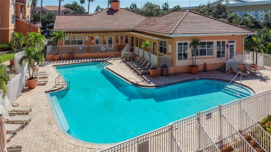 For Sale: $294,900 (2 beds, 2 baths, 968 Square Feet)