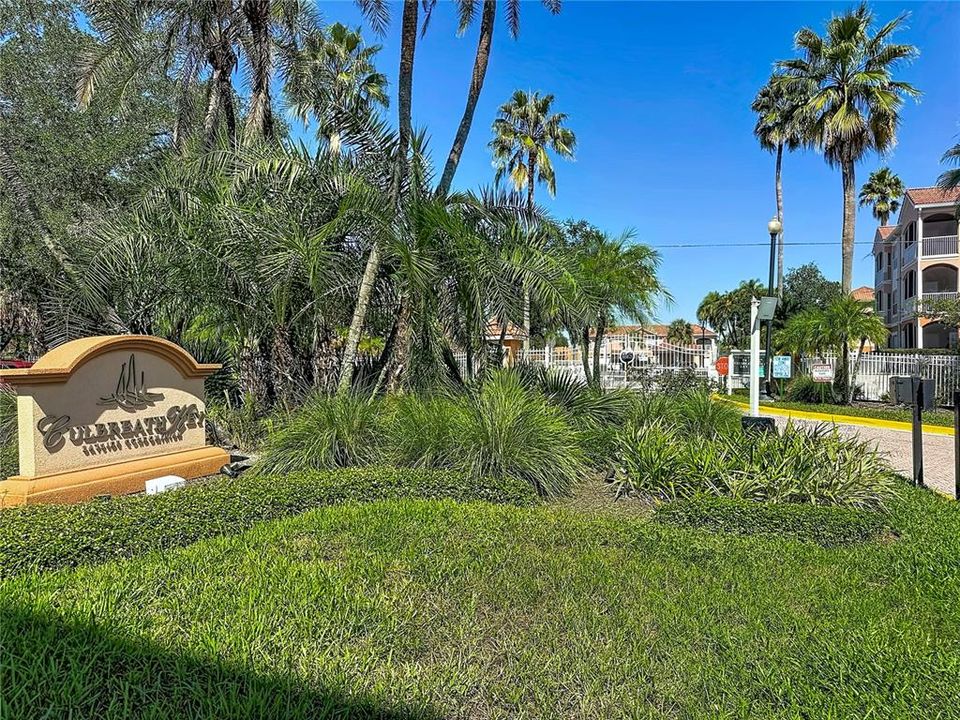 For Sale: $294,900 (2 beds, 2 baths, 968 Square Feet)