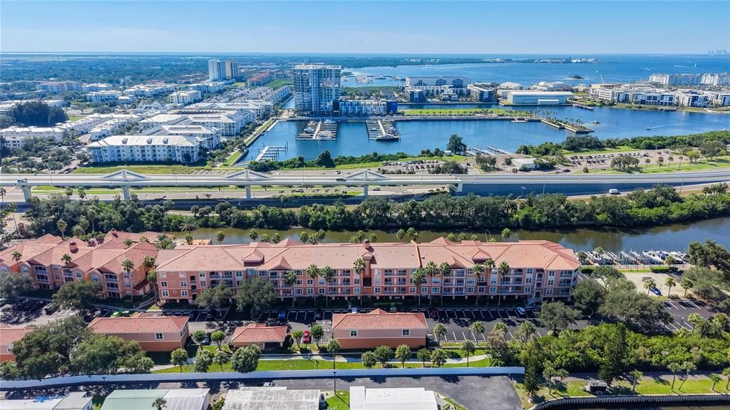 For Sale: $294,900 (2 beds, 2 baths, 968 Square Feet)