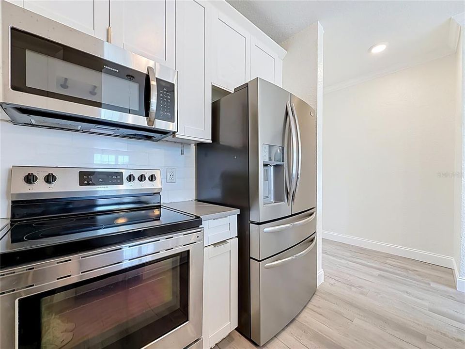 For Sale: $294,900 (2 beds, 2 baths, 968 Square Feet)