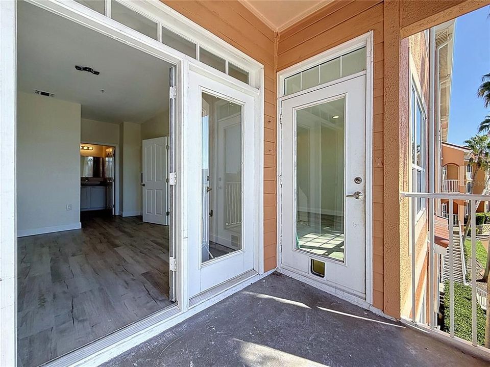 For Sale: $294,900 (2 beds, 2 baths, 968 Square Feet)