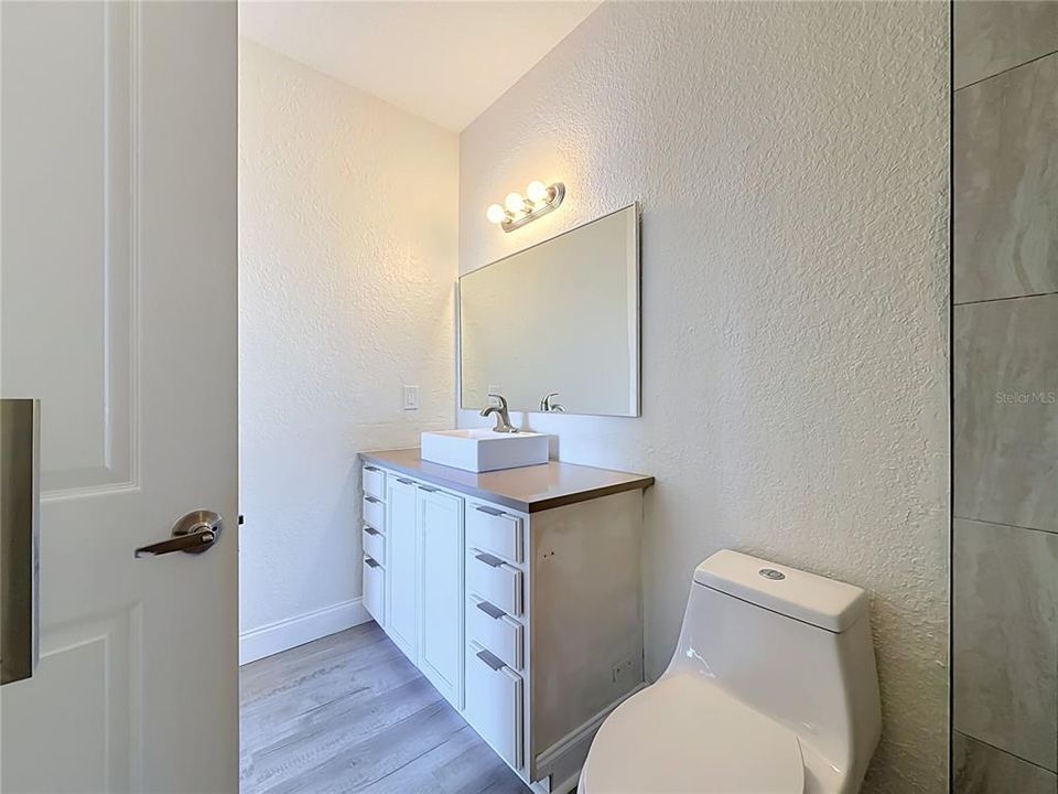 For Sale: $294,900 (2 beds, 2 baths, 968 Square Feet)