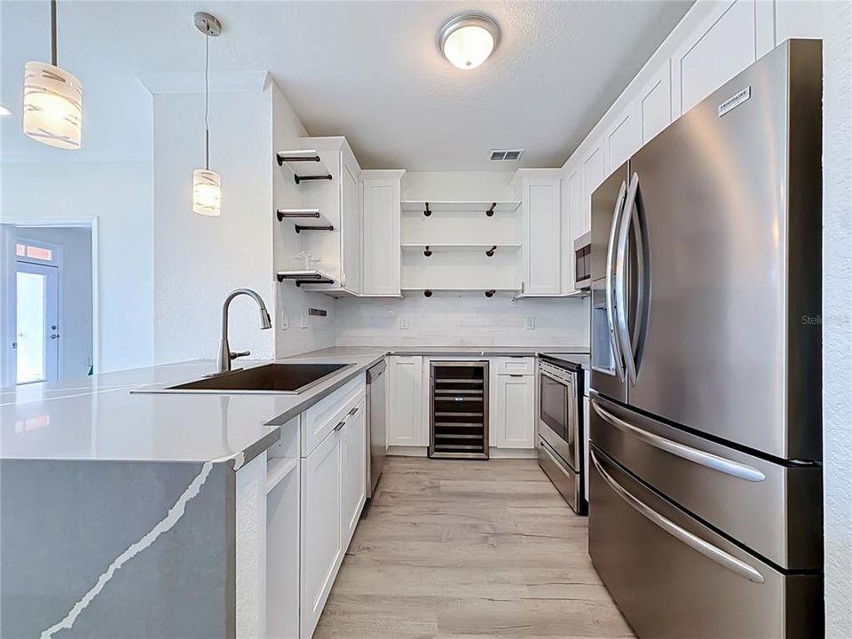 For Sale: $294,900 (2 beds, 2 baths, 968 Square Feet)