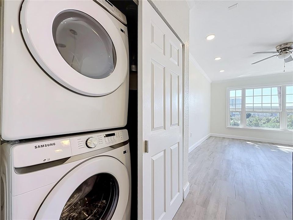 For Sale: $294,900 (2 beds, 2 baths, 968 Square Feet)