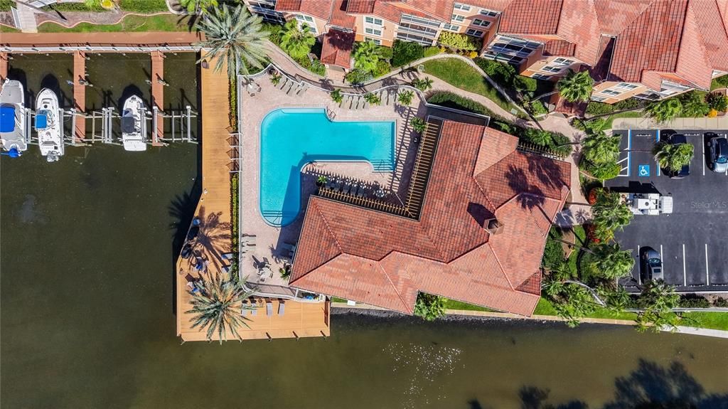 For Sale: $294,900 (2 beds, 2 baths, 968 Square Feet)
