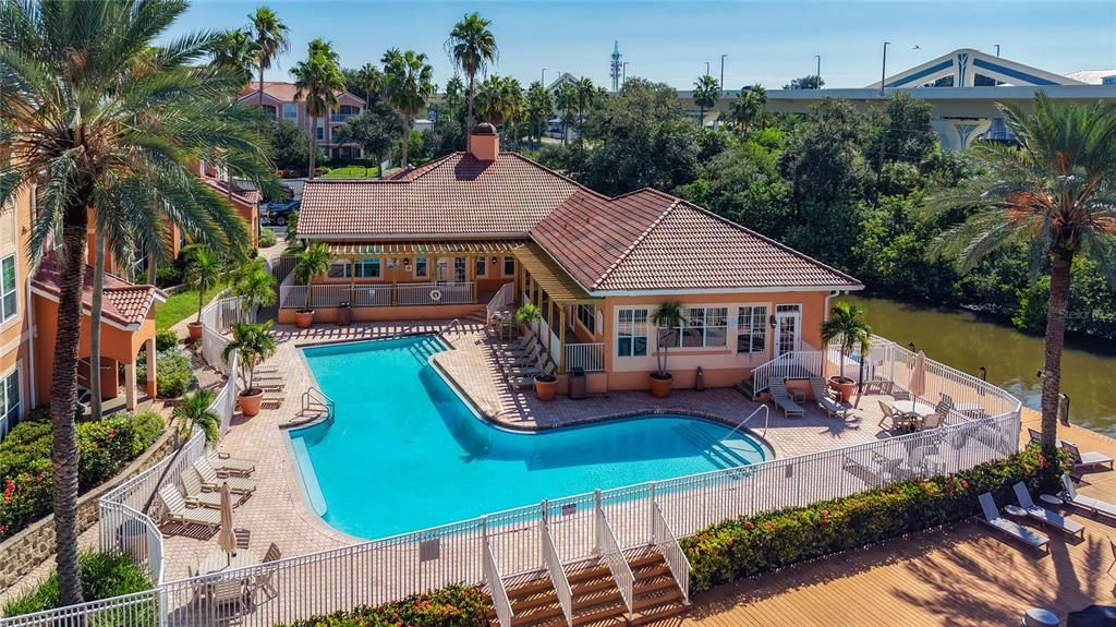 For Sale: $294,900 (2 beds, 2 baths, 968 Square Feet)