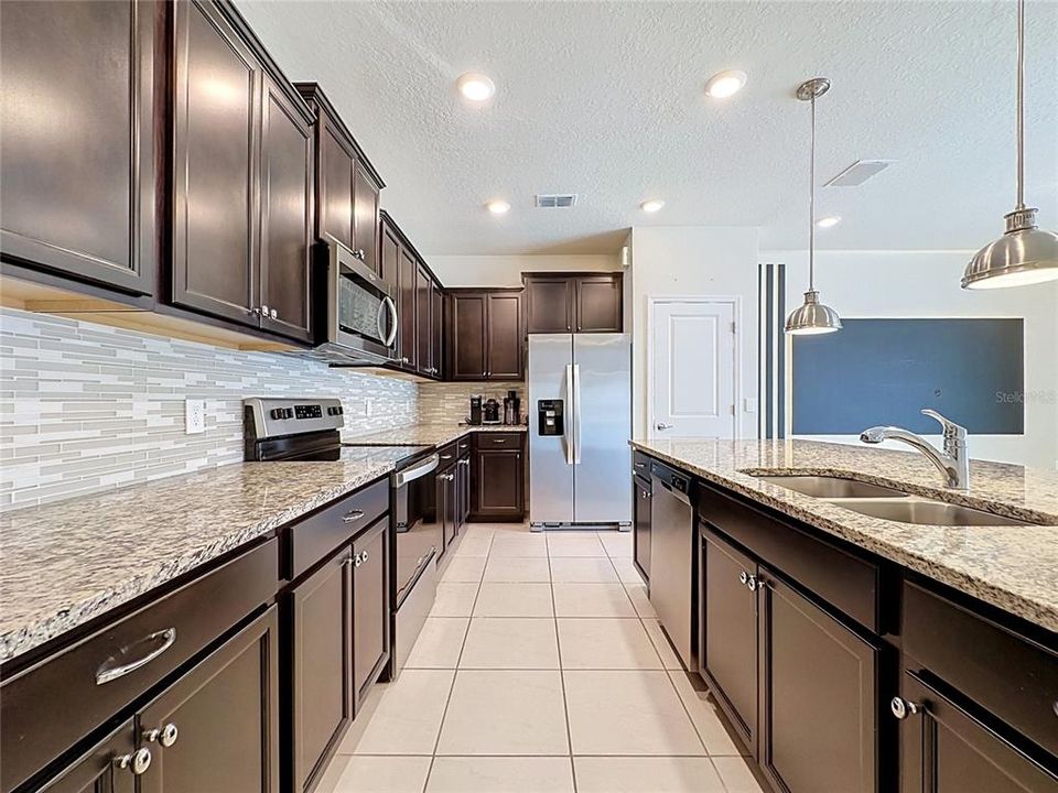 На продажу: $459,900 (5 спален, 4 ванн, 2240 Квадратных фут)