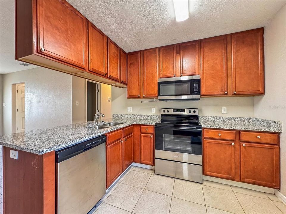 В аренду: $2,220 (4 спален, 2 ванн, 1664 Квадратных фут)