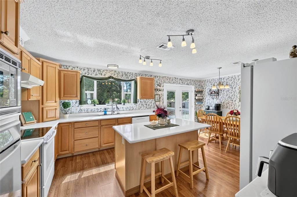 На продажу: $259,000 (5 спален, 3 ванн, 2280 Квадратных фут)
