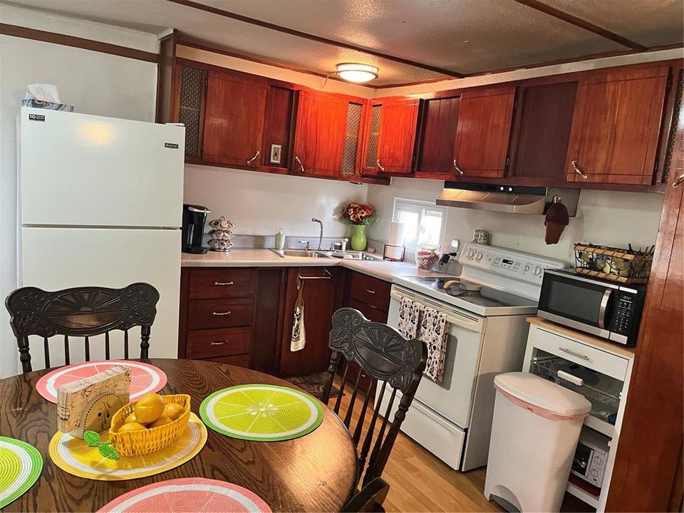 For Sale: $105,000 (3 beds, 2 baths, 720 Square Feet)
