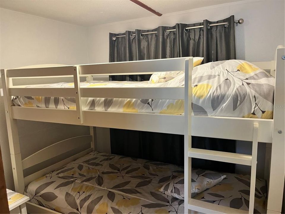 For Sale: $105,000 (3 beds, 2 baths, 720 Square Feet)