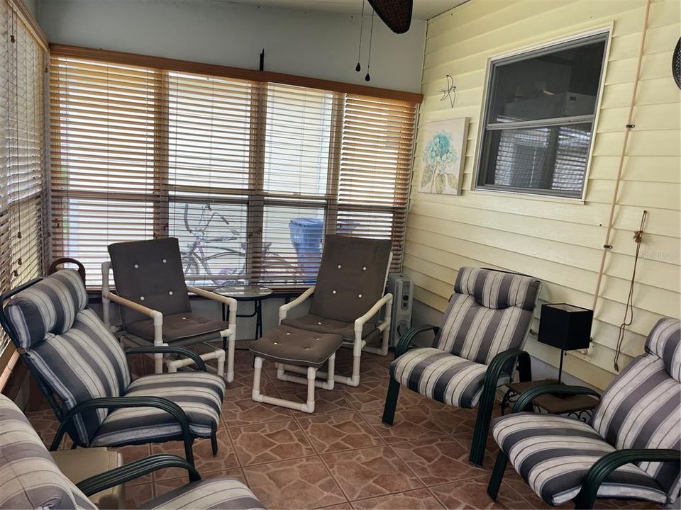 For Sale: $105,000 (3 beds, 2 baths, 720 Square Feet)