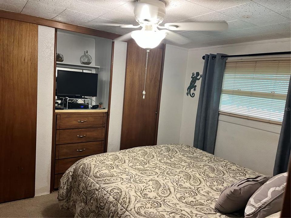 For Sale: $105,000 (3 beds, 2 baths, 720 Square Feet)