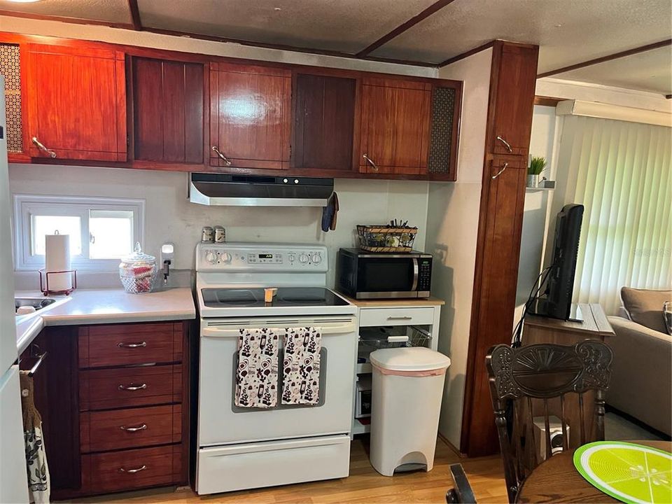 For Sale: $105,000 (3 beds, 2 baths, 720 Square Feet)