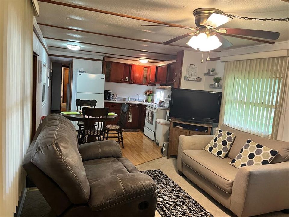 For Sale: $105,000 (3 beds, 2 baths, 720 Square Feet)