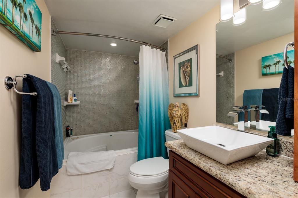 En Venta: $395,000 (2 camas, 2 baños, 1075 Pies cuadrados)