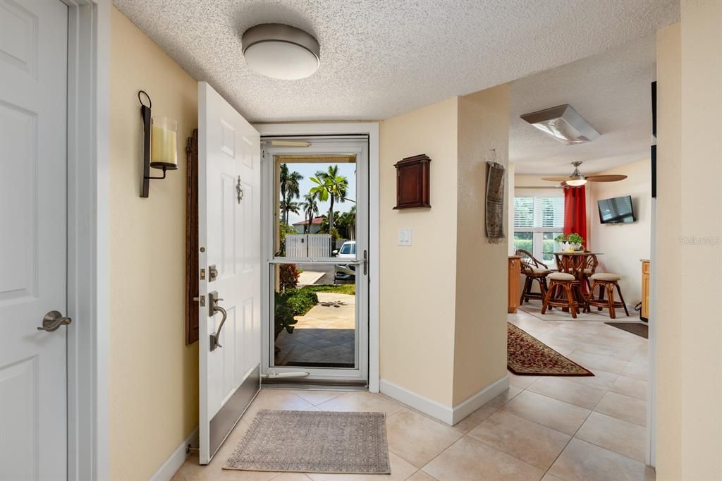 En Venta: $395,000 (2 camas, 2 baños, 1075 Pies cuadrados)