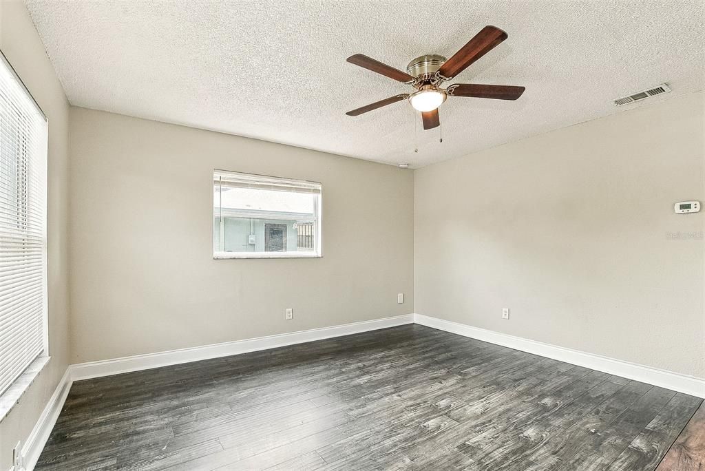 For Rent: $1,800 (3 beds, 1 baths, 988 Square Feet)