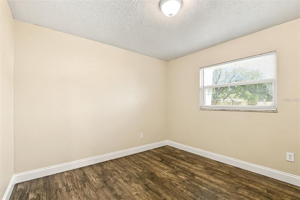 For Rent: $1,800 (3 beds, 1 baths, 988 Square Feet)