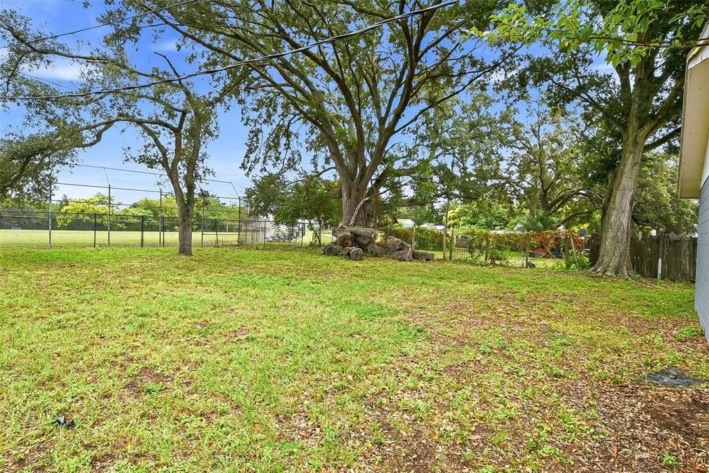 For Rent: $1,800 (3 beds, 1 baths, 988 Square Feet)