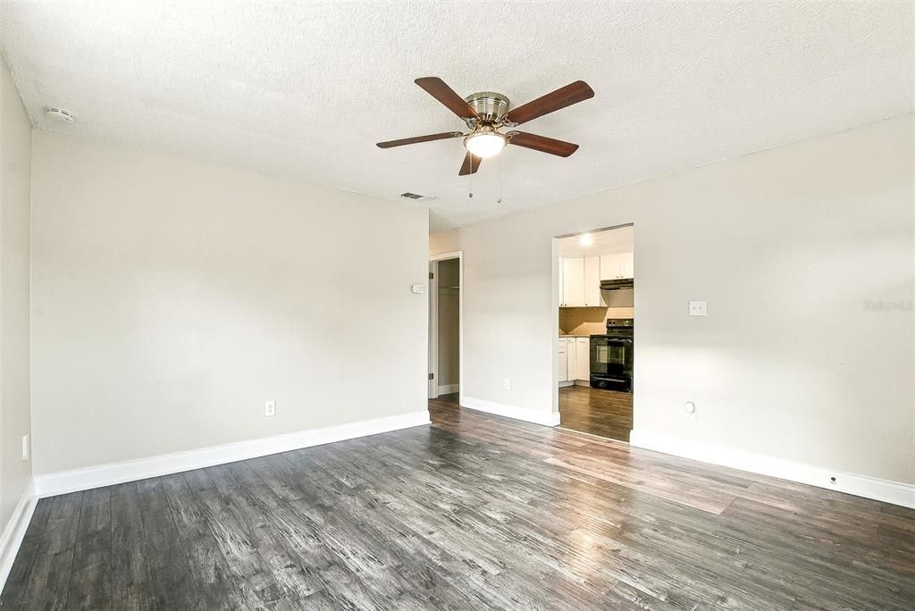 For Rent: $1,800 (3 beds, 1 baths, 988 Square Feet)