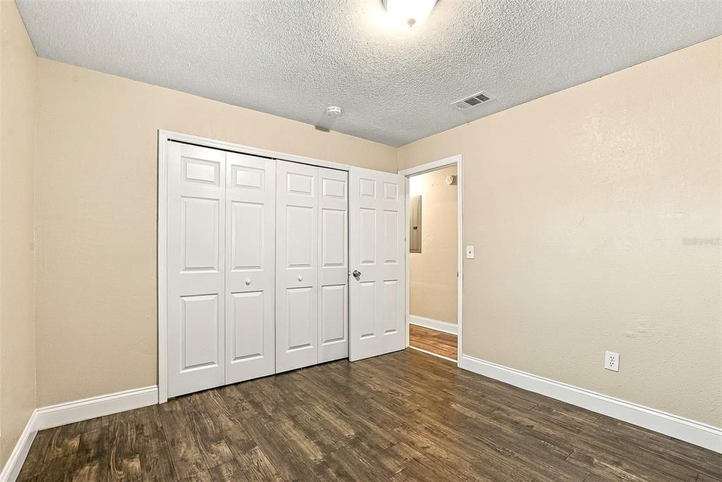 For Rent: $1,800 (3 beds, 1 baths, 988 Square Feet)