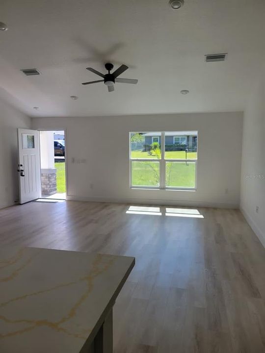 For Sale: $330,000 (4 beds, 3 baths, 1766 Square Feet)