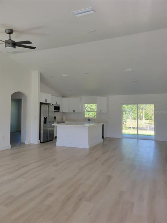For Sale: $330,000 (4 beds, 3 baths, 1766 Square Feet)