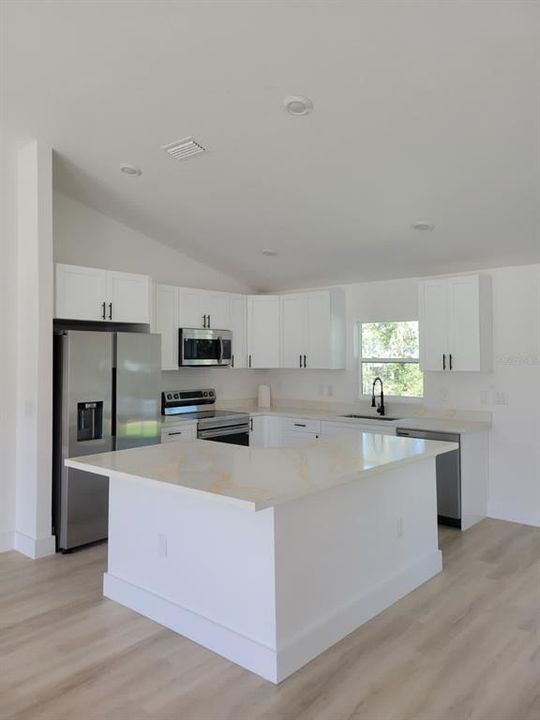 For Sale: $330,000 (4 beds, 3 baths, 1766 Square Feet)