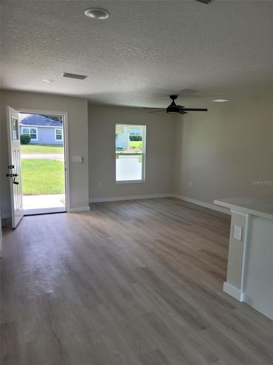 For Sale: $330,000 (4 beds, 3 baths, 1766 Square Feet)