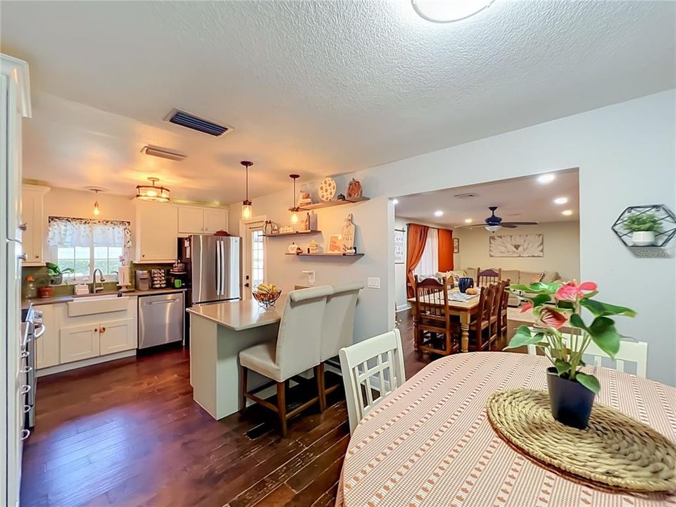 For Sale: $415,900 (3 beds, 2 baths, 1412 Square Feet)