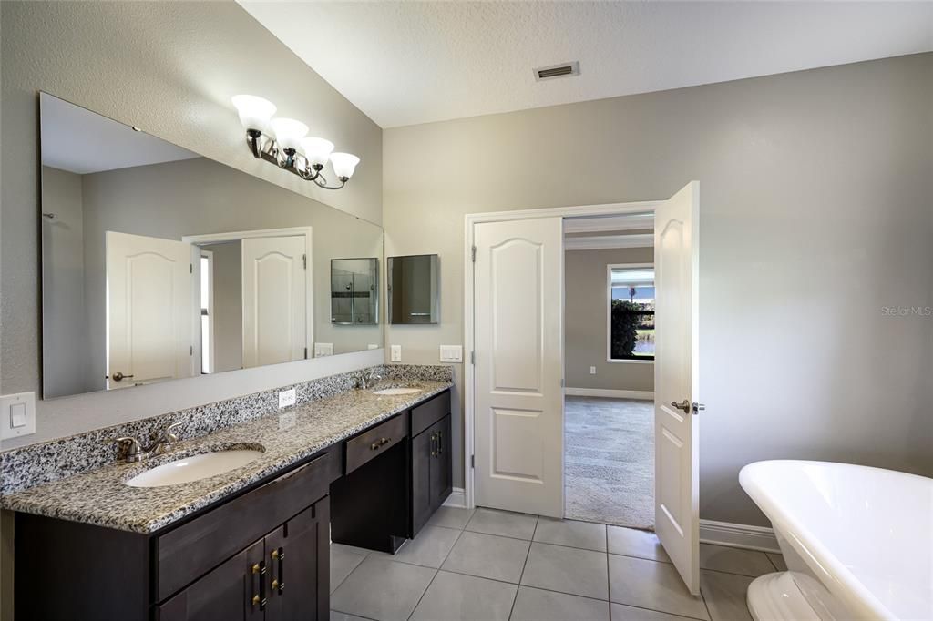 For Sale: $719,000 (4 beds, 3 baths, 2532 Square Feet)