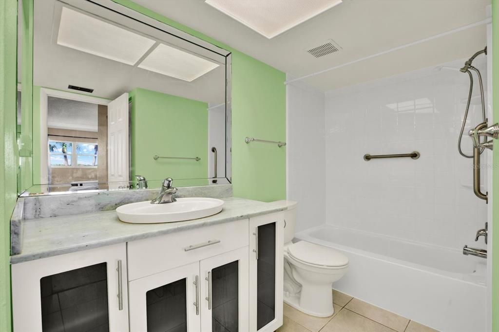 En Venta: $315,000 (2 camas, 2 baños, 1100 Pies cuadrados)