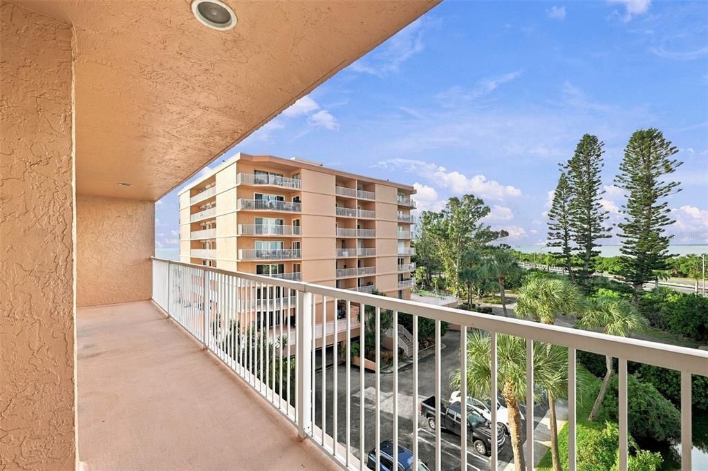For Rent: $1,895 (1 beds, 1 baths, 825 Square Feet)