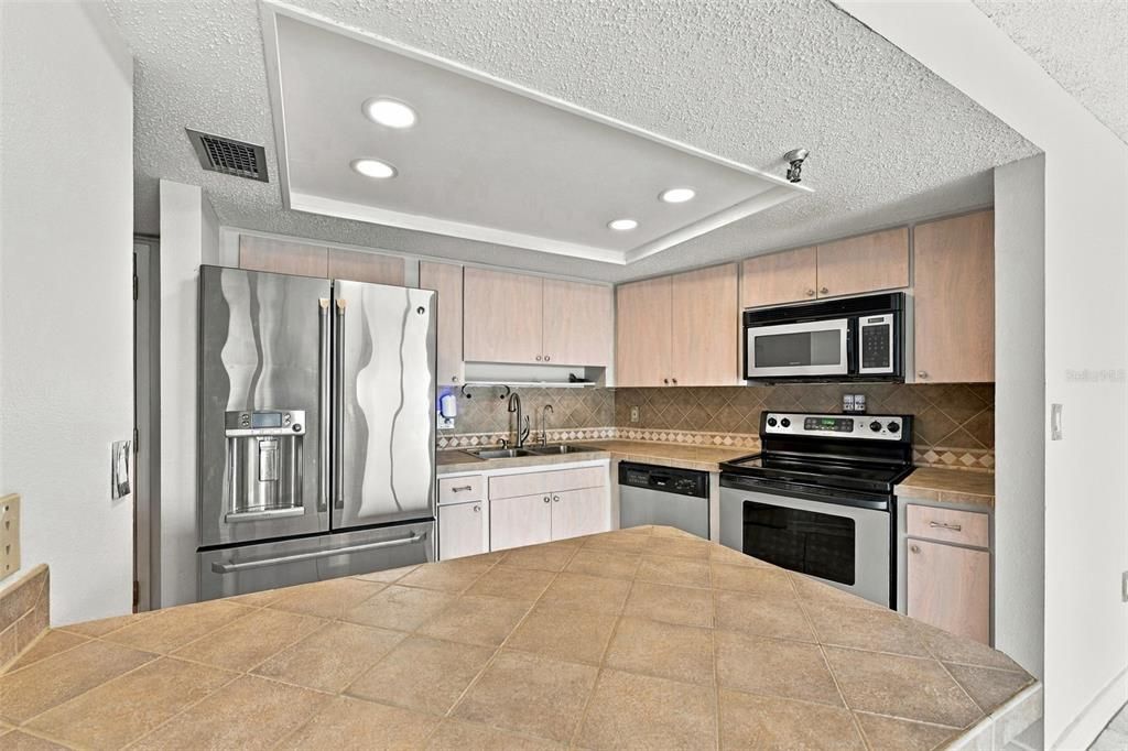 For Rent: $1,895 (1 beds, 1 baths, 825 Square Feet)