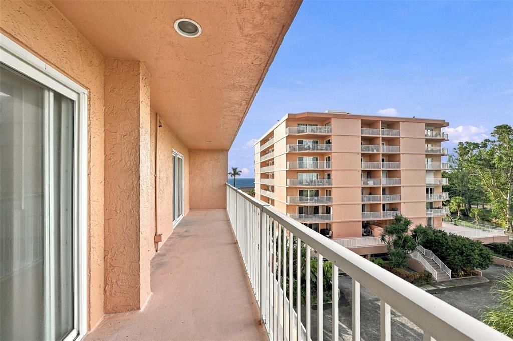 For Rent: $1,895 (1 beds, 1 baths, 825 Square Feet)