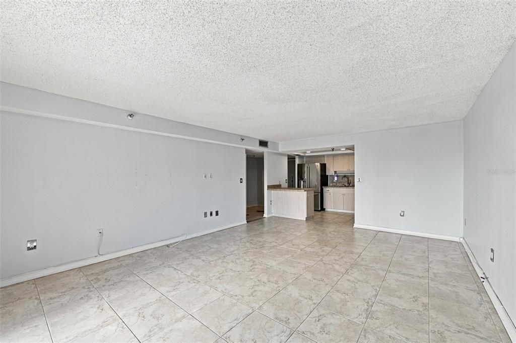 For Rent: $1,895 (1 beds, 1 baths, 825 Square Feet)