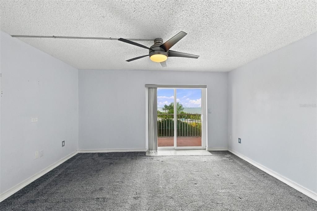 For Rent: $1,895 (1 beds, 1 baths, 825 Square Feet)