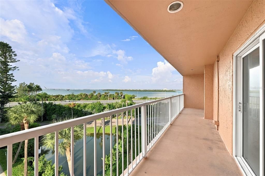 For Rent: $1,895 (1 beds, 1 baths, 825 Square Feet)
