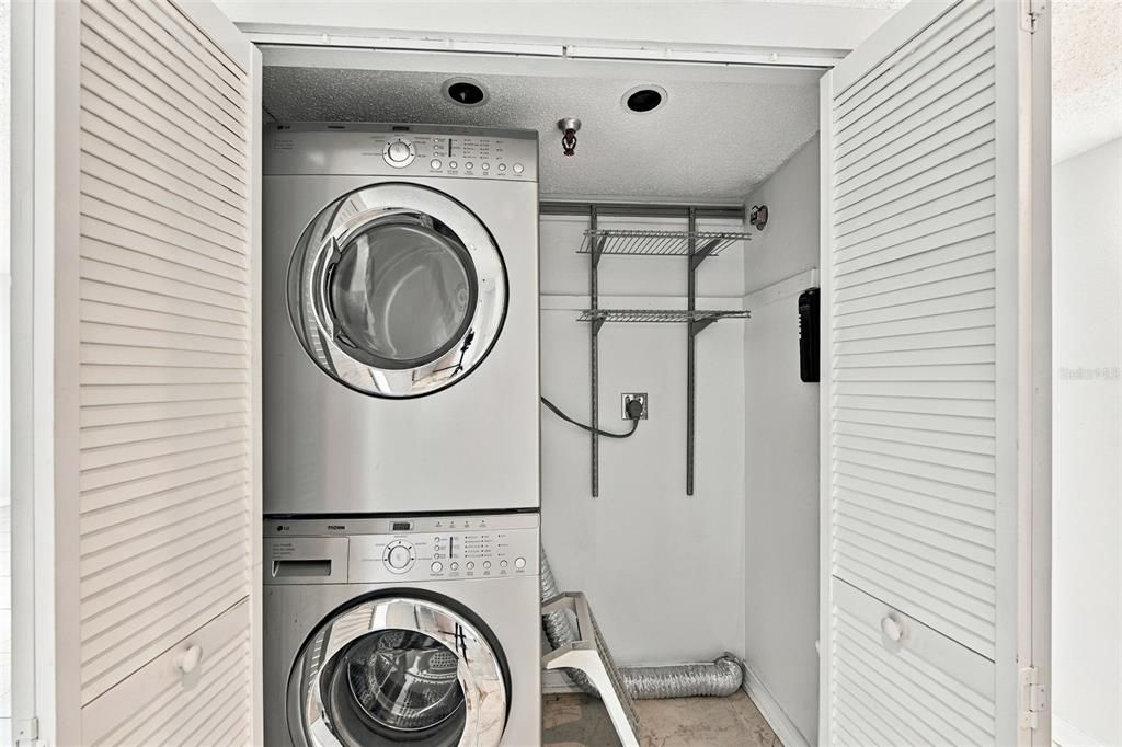 For Rent: $1,895 (1 beds, 1 baths, 825 Square Feet)