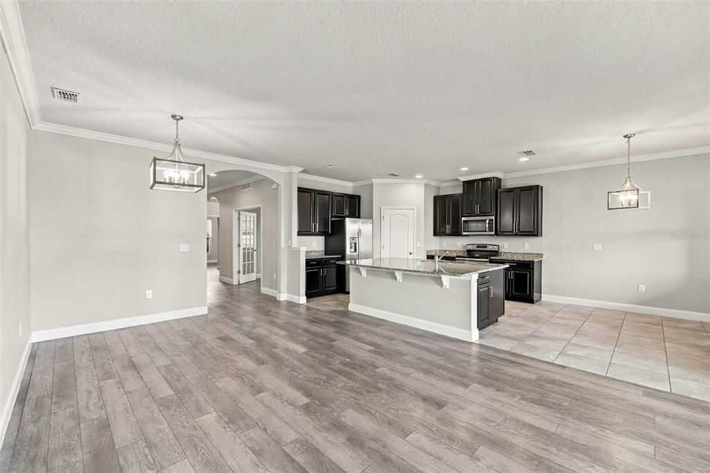 En Venta: $365,900 (3 camas, 2 baños, 2022 Pies cuadrados)
