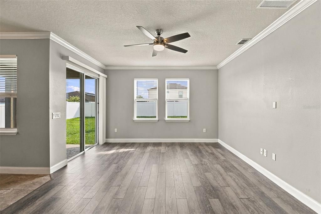 En Venta: $365,900 (3 camas, 2 baños, 2022 Pies cuadrados)