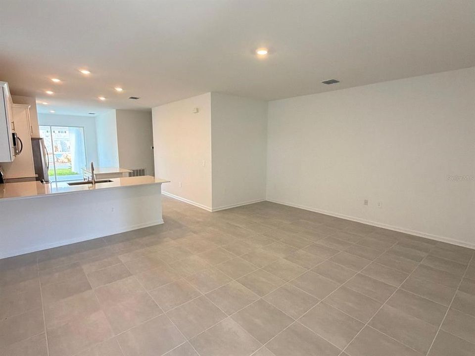 For Rent: $2,400 (3 beds, 2 baths, 1659 Square Feet)