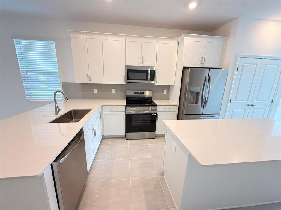 For Rent: $2,400 (3 beds, 2 baths, 1659 Square Feet)