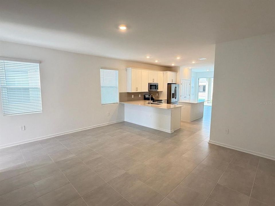 For Rent: $2,400 (3 beds, 2 baths, 1659 Square Feet)